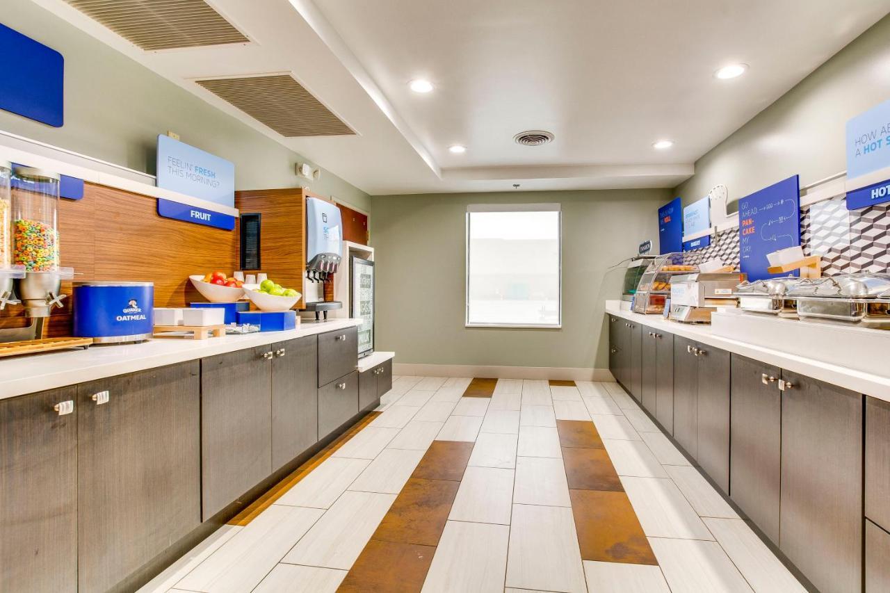 Holiday Inn Express Vincennes Esterno foto